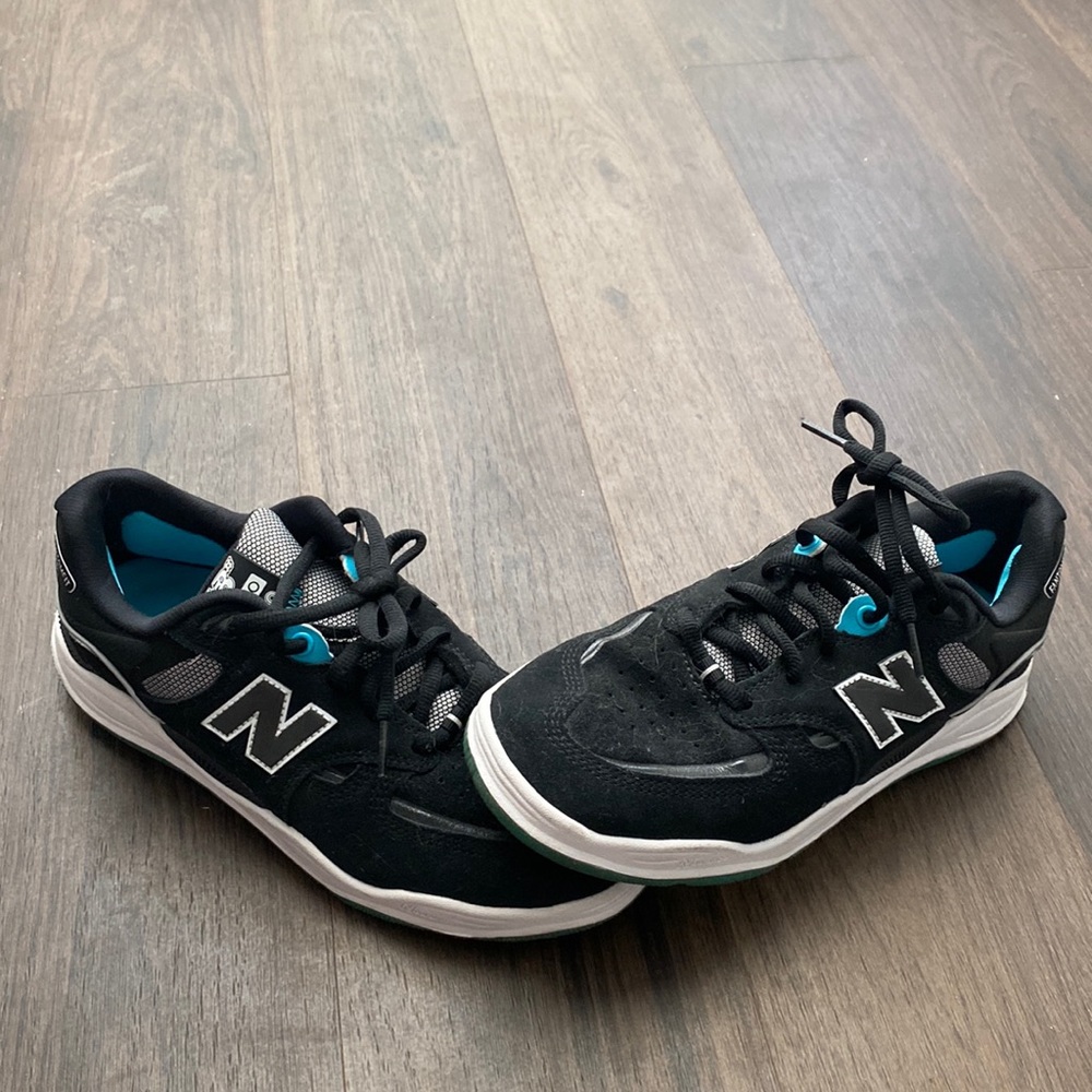 New balance Tiago 1010 in really good condition. Size 7.5 in men.